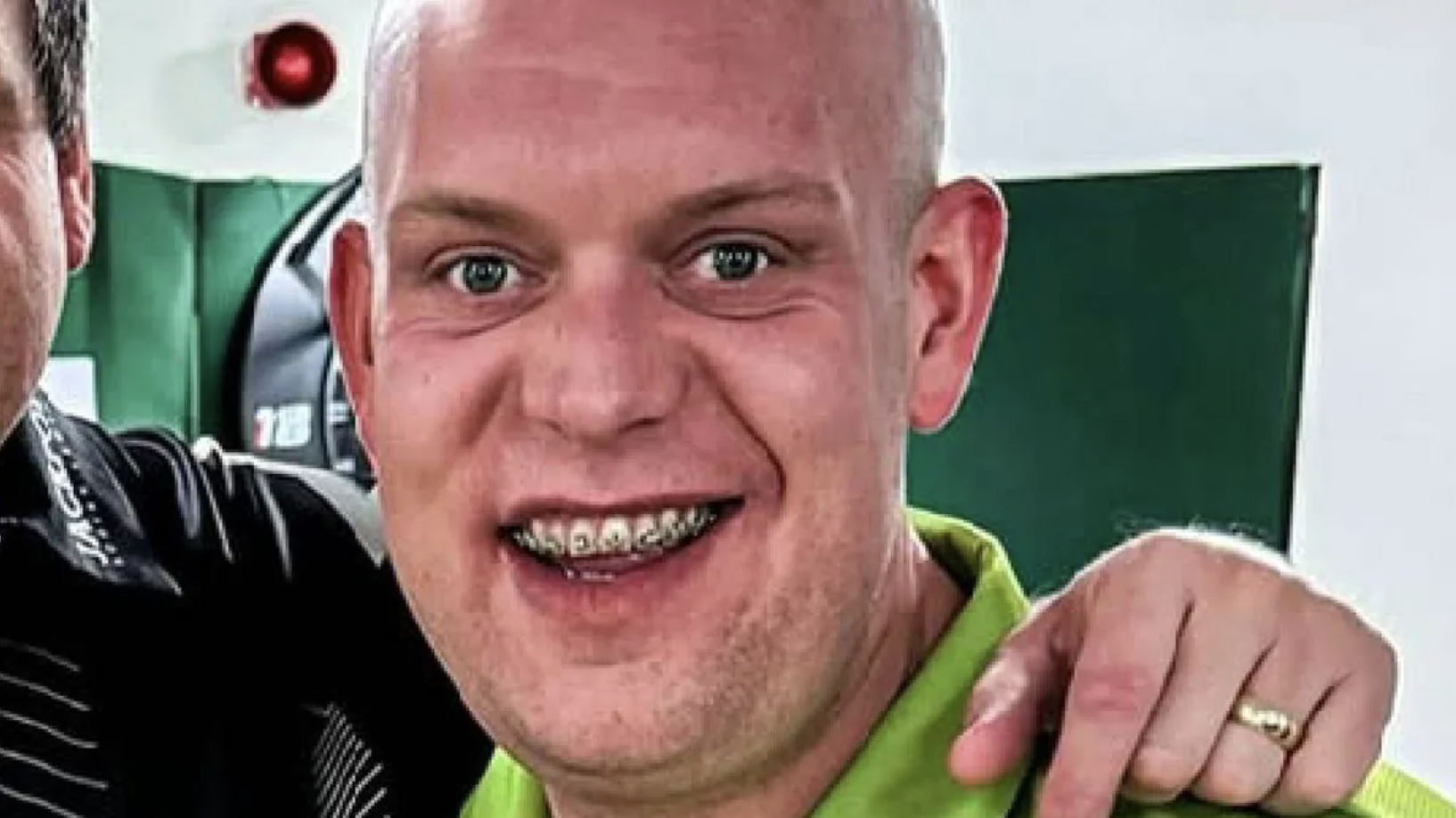 Michael van Gerwen gespot met zijn nieuwe vriendin – en ze is geen onbekende