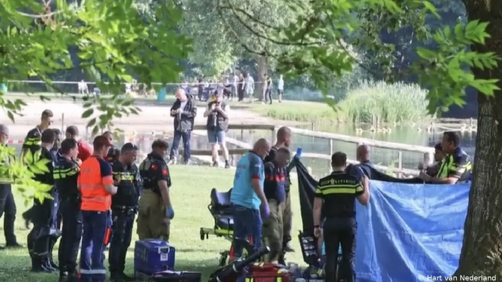 Jongen onder water gevonden in recreatieplas, hulpdiensten kunnen niets meer doen