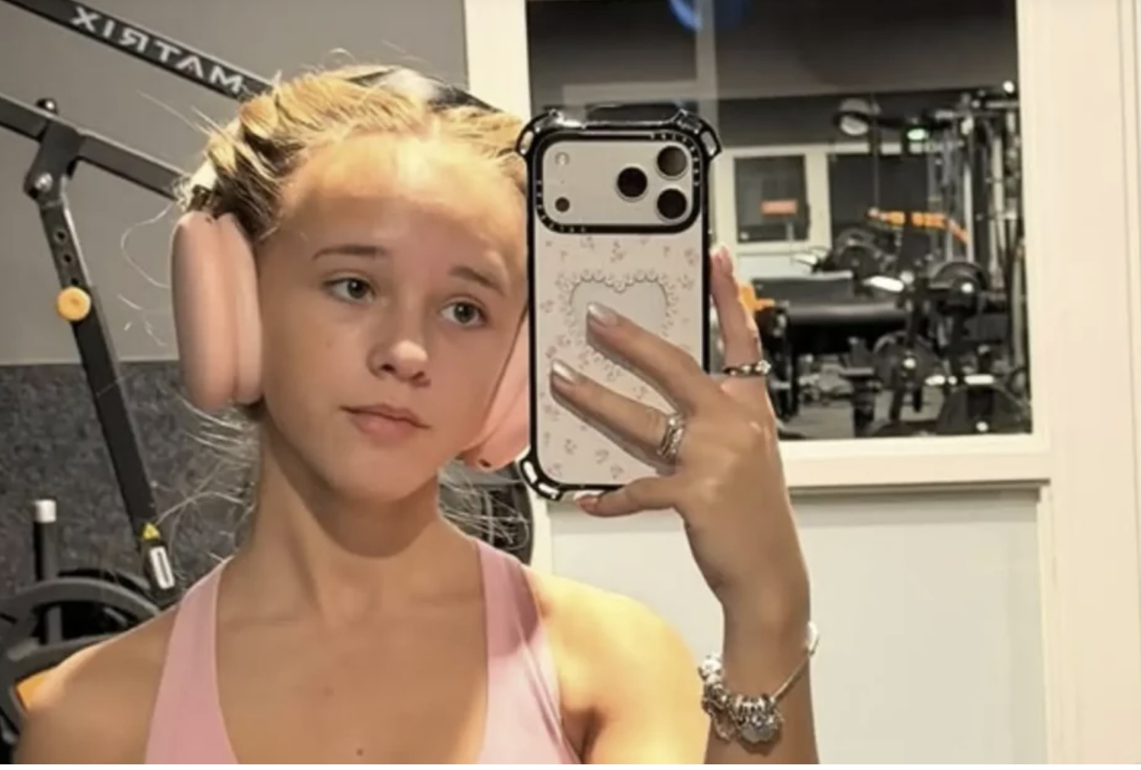Kritiek op &rsquo;te blote foto&rsquo;s&rsquo; van Emma Kok: &lsquo;Nergens voor nodig!&rsquo;
