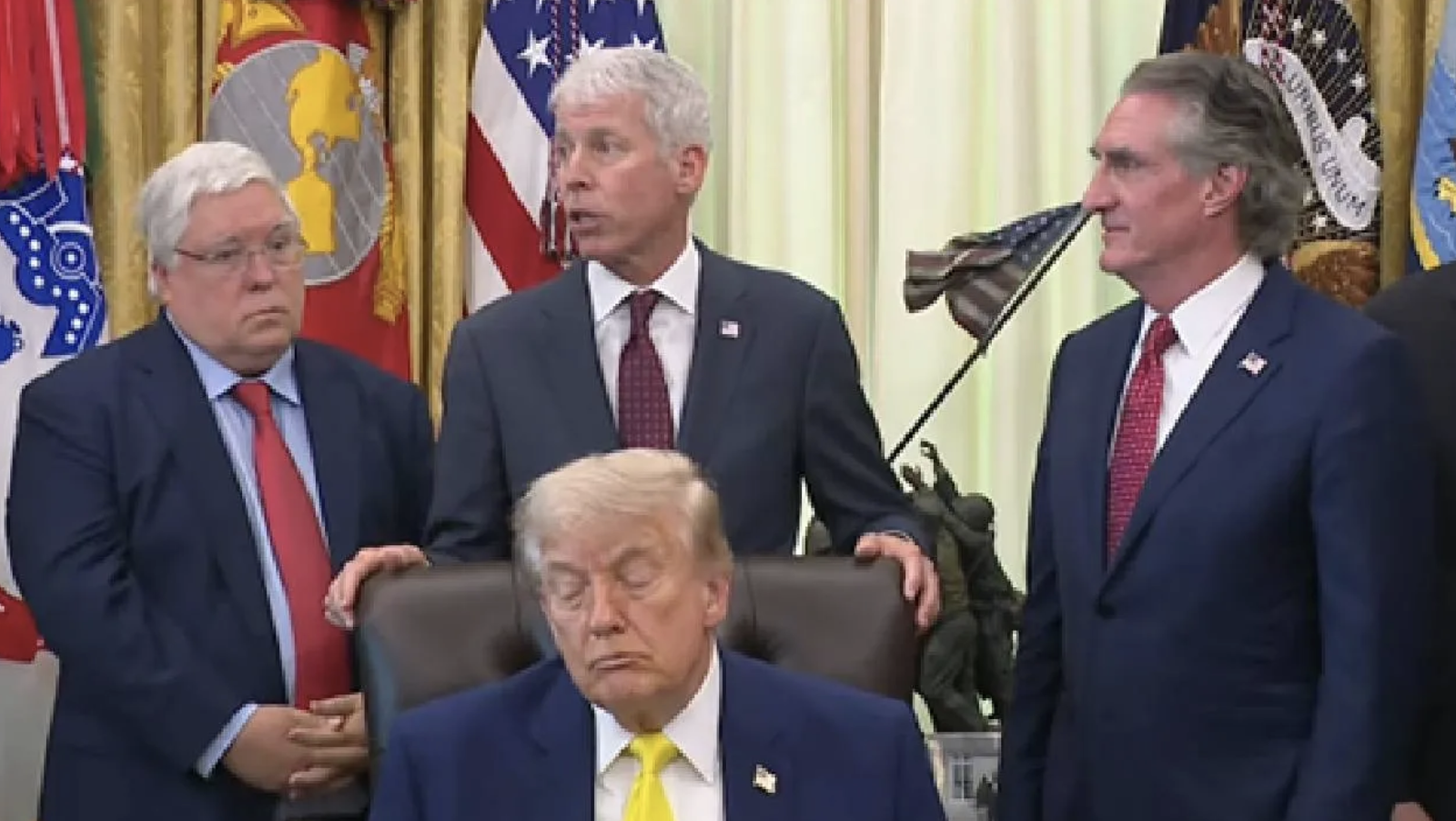 Breaking | Donald Trump krijgt beroerte op televisie