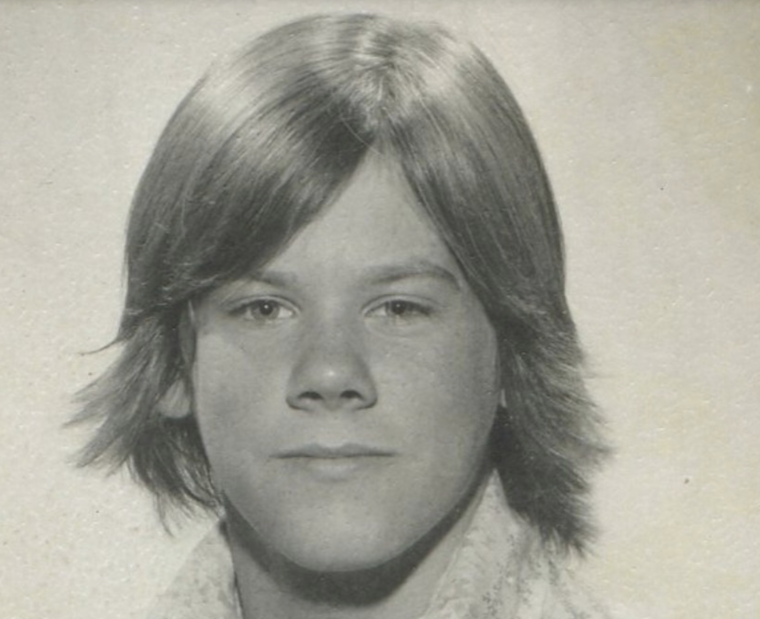 Hij verbleef ooit in een bescheiden flat, levend van een maandbudget van slechts 150 euro. Vandaag de dag heeft de acteur de leeftijd van 65 jaar bereikt
