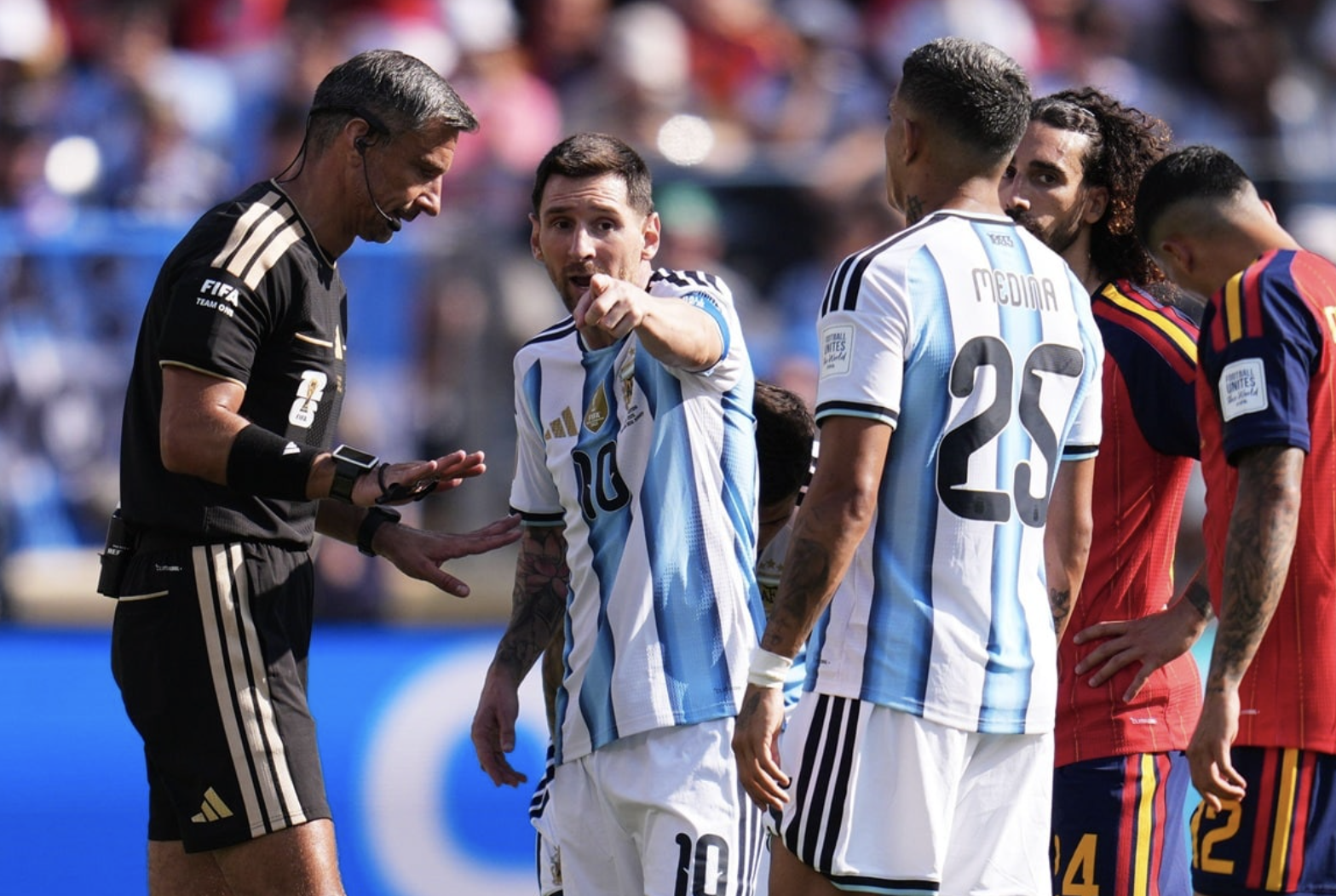 Onthuld: Messi probeerde Spanje rode kaart aan te naaien
