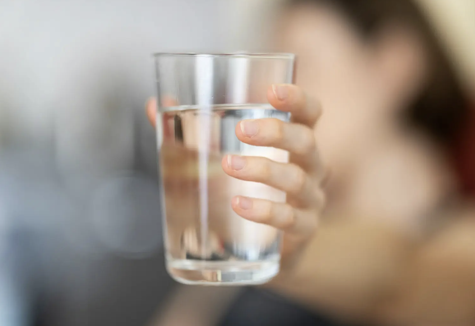 Ze zet altijd een glas water in haar gootsteen als ze op vakantie gaat. De reden? Ik ga dit ook doen&hellip;