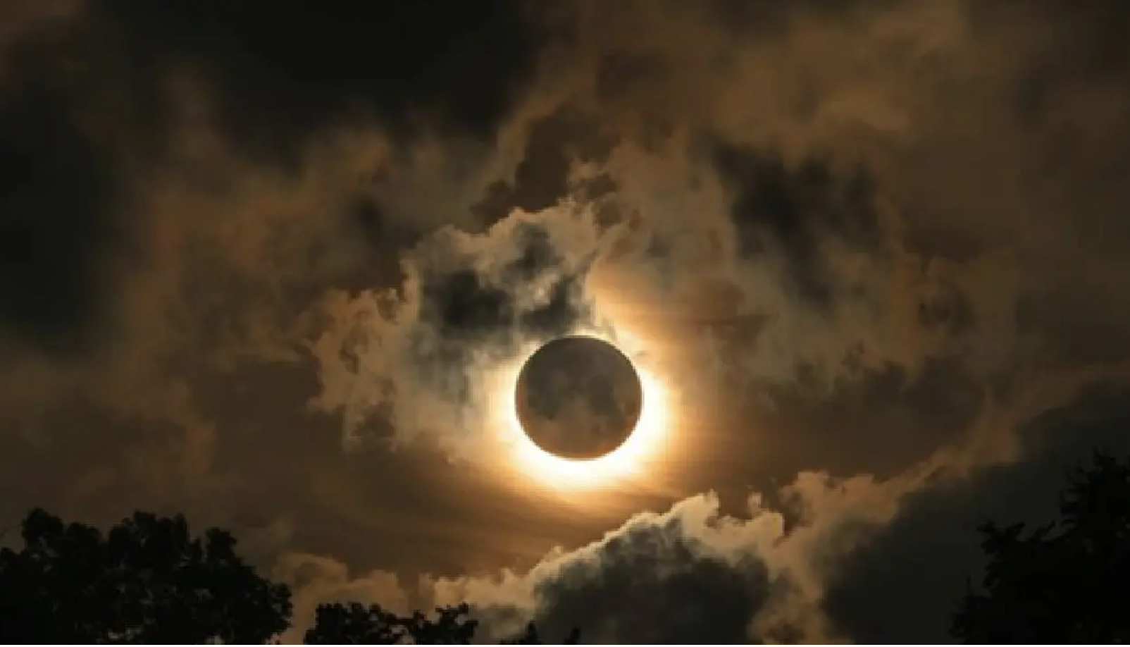 Grootste zonsverduistering in 27 jaar op komst: Zo laat is het hoogtepunt en op DEZE plekken heb je het allerbeste uitzicht